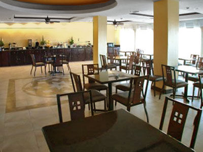 Super 8 By Wyndham Hidalgo/Mcallen Area Exterior foto